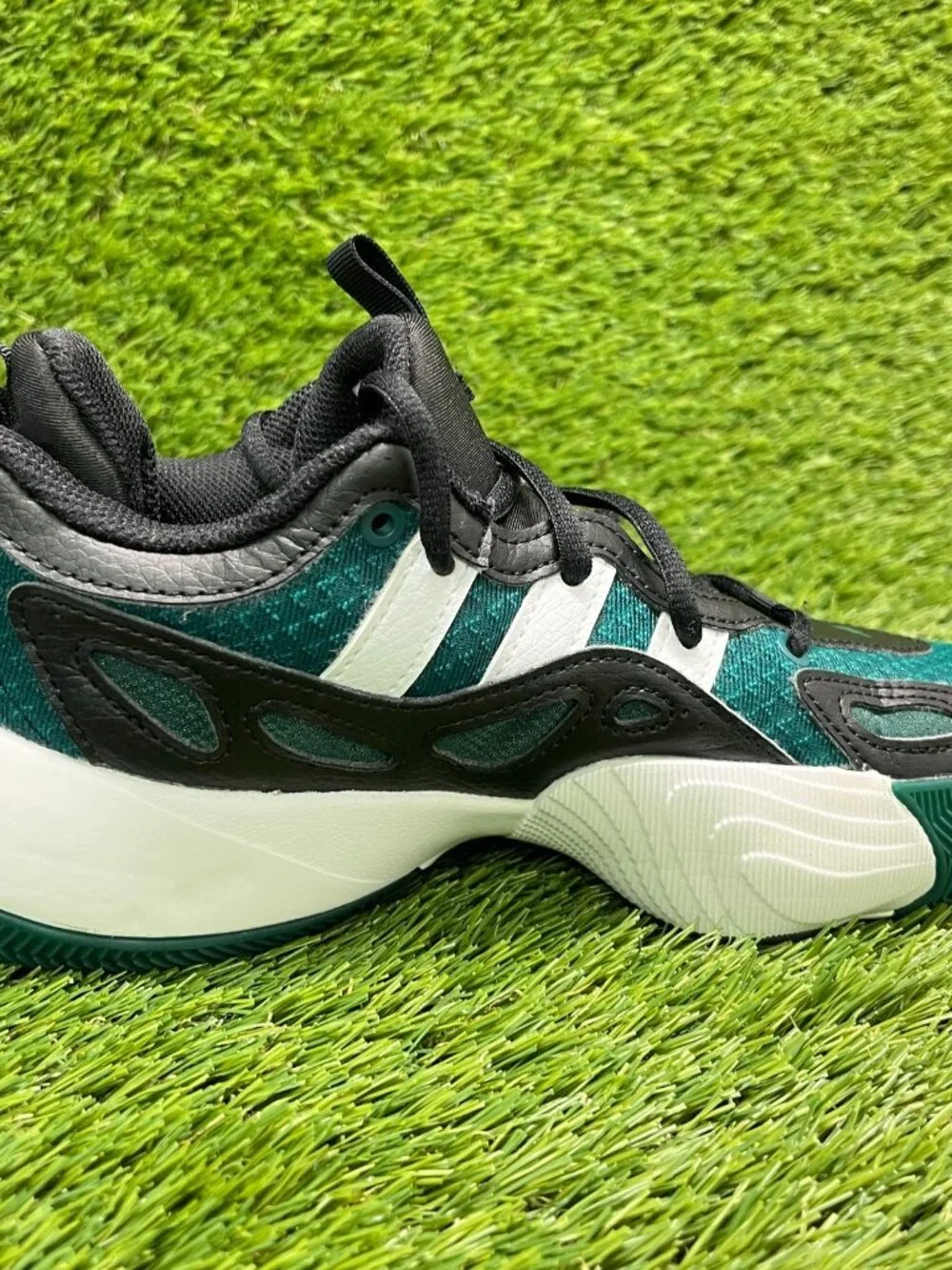 Adidas Trae Unlimited 2 Boys Size 5Y Green Black Athletic Running Shoes Sneakers